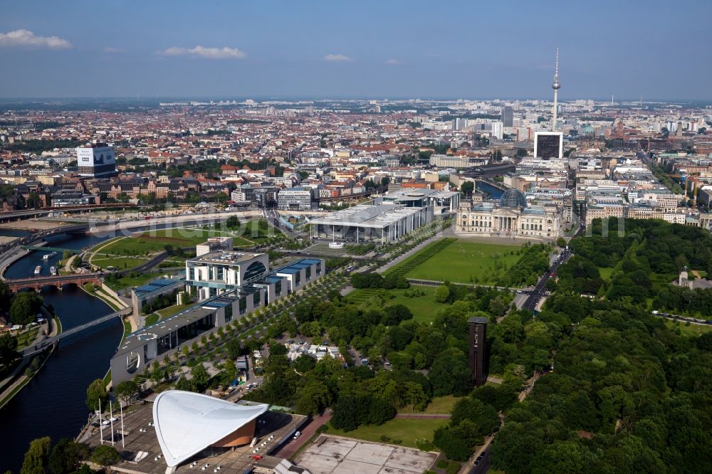 Berlin from the bird's eye view: The House of World Cultures is a place in Berlin-Tiergarten for the international contemporary arts and a forum for current developments and discourses. Housed in the Congress Hall (also known as pregnant oyster) it is presenting artistic productions from around the world, with special attention to non-European cultures and societies