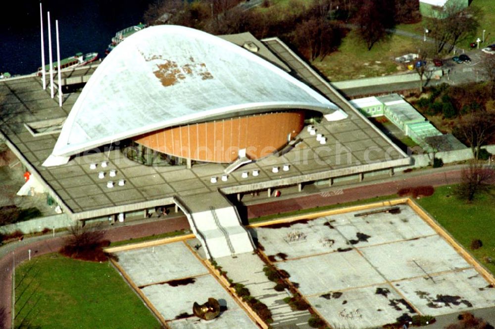 Berlin / Tiergarten from above - 06.03.1995 Haus der Kulturen der Welt Berlin-Tiergarten ( Moabit ) Spreebogen