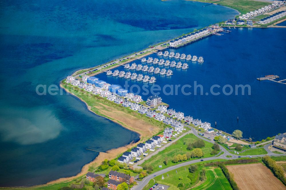 Aerial photograph Kappeln - House boat berths and moorings Schwimmende Haeuser on the shore area on Schleidamm in the district OstseeResort in Kappeln in the state Schleswig-Holstein, Germany