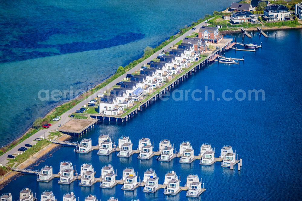 Kappeln from the bird's eye view: House boat berths and moorings Schwimmende Haeuser on the shore area on Schleidamm in the district OstseeResort in Kappeln in the state Schleswig-Holstein, Germany