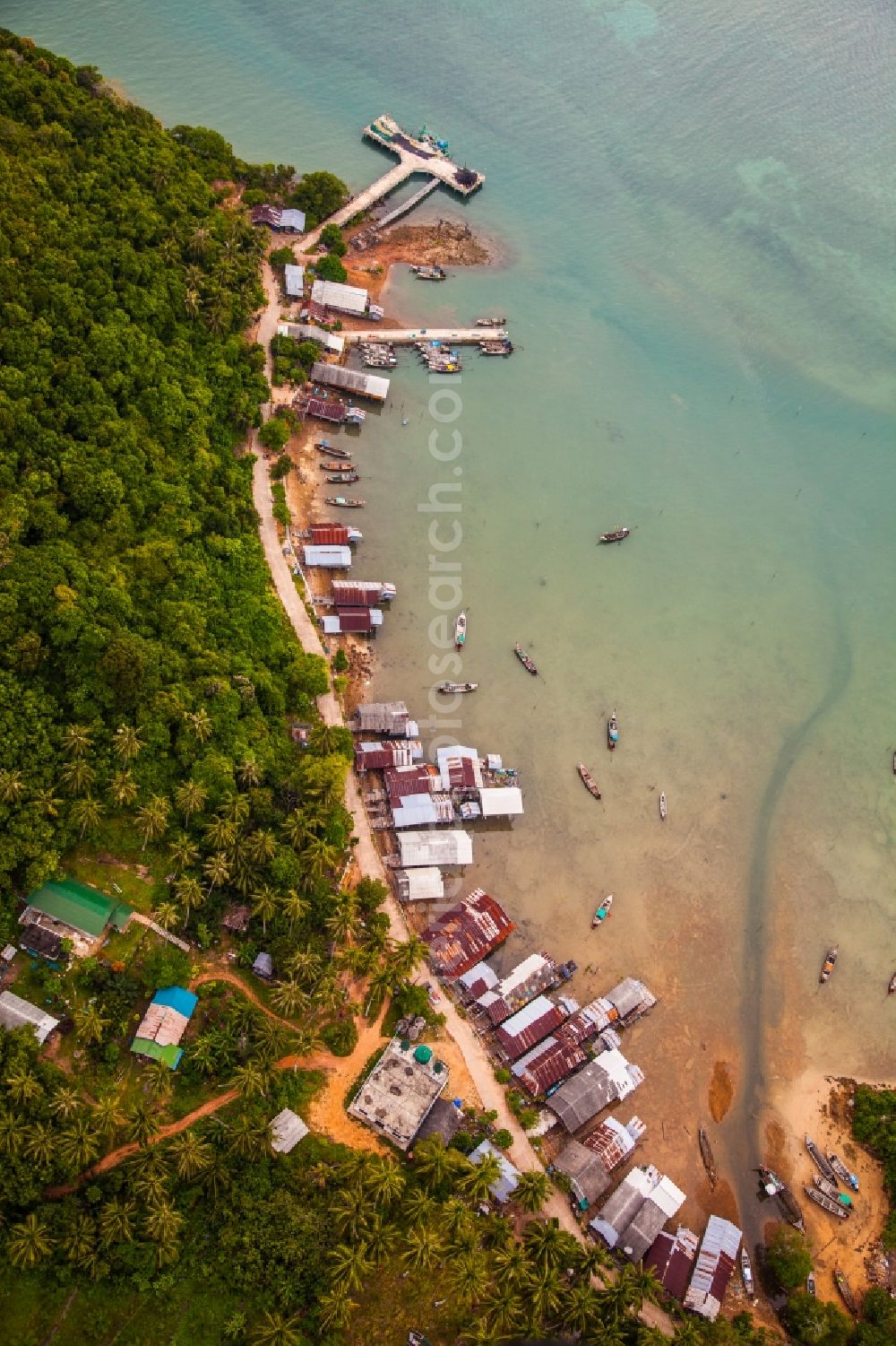 Aerial photograph Tambon Phru Nai - House boat berths and moorings on the shore area Andamon sea in Tambon Phru Nai in Chang Wat Phang-nga, Thailand