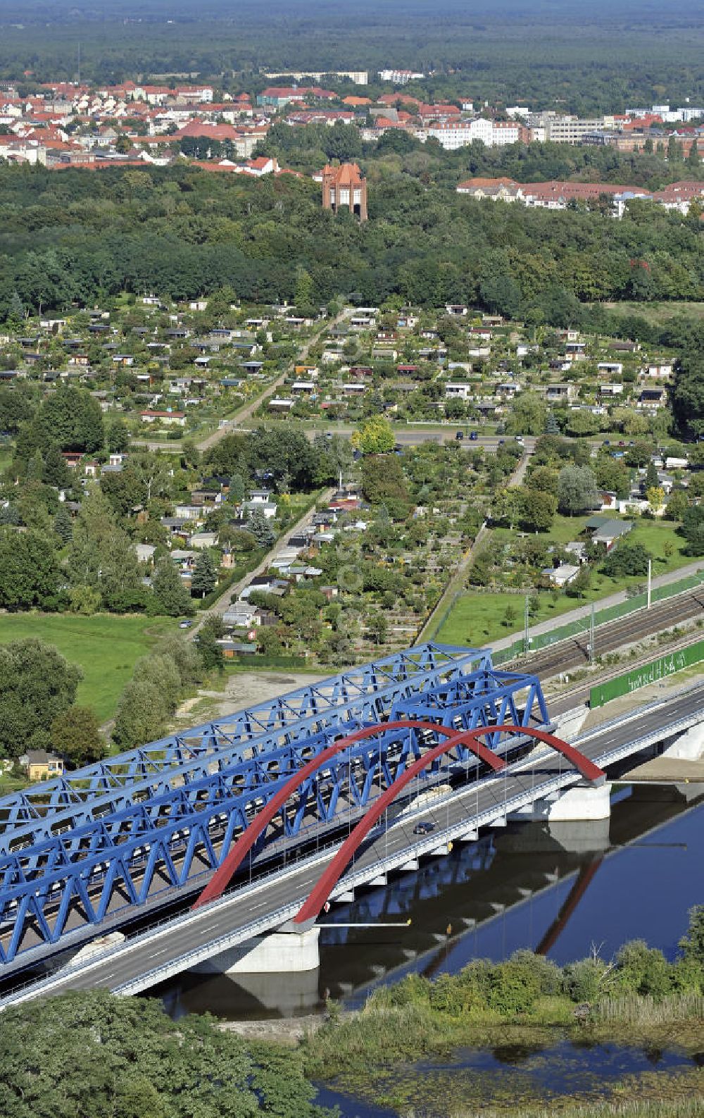 Aerial image Rathenow - Blick auf den Neubau der Eisenbahnüberführung Havelbrücke Rathenow. In einer 1. Phase wurde die bestehende Brücke zurückgebaut, um Baufreiheit für die Ortsumfahrung B 188 Rathenow zu schaffen. Anschließend wird die dafür notwendige Straßenüberführung an gleicher Stelle errichtet. Bauherr: Deutsche BahnAG. Projektsteuerung SCHÜßLER-PLAN-Ingenieurgesellschaft. View of the new construction of the railroad overpass Havel Bridge Rathenow.