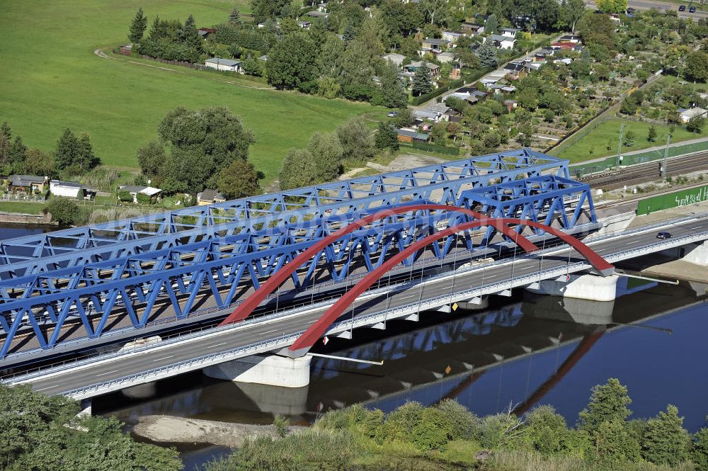 Aerial photograph Rathenow - Blick auf den Neubau der Eisenbahnüberführung Havelbrücke Rathenow. In einer 1. Phase wurde die bestehende Brücke zurückgebaut, um Baufreiheit für die Ortsumfahrung B 188 Rathenow zu schaffen. Anschließend wird die dafür notwendige Straßenüberführung an gleicher Stelle errichtet. Bauherr: Deutsche BahnAG. Projektsteuerung SCHÜßLER-PLAN-Ingenieurgesellschaft. View of the new construction of the railroad overpass Havel Bridge Rathenow.