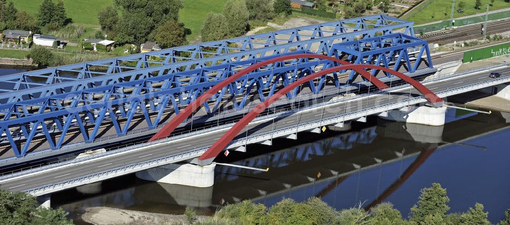 Rathenow from above - Blick auf den Neubau der Eisenbahnüberführung Havelbrücke Rathenow. In einer 1. Phase wurde die bestehende Brücke zurückgebaut, um Baufreiheit für die Ortsumfahrung B 188 Rathenow zu schaffen. Anschließend wird die dafür notwendige Straßenüberführung an gleicher Stelle errichtet. Bauherr: Deutsche BahnAG. Projektsteuerung SCHÜßLER-PLAN-Ingenieurgesellschaft. View of the new construction of the railroad overpass Havel Bridge Rathenow.