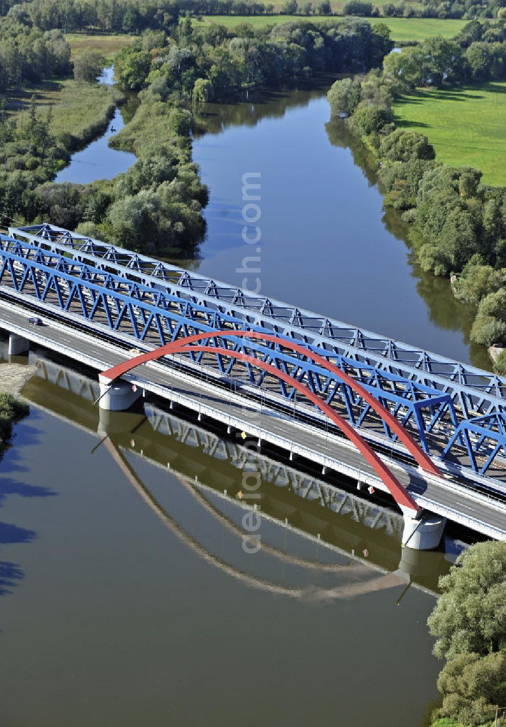 Rathenow from above - Blick auf den Neubau der Eisenbahnüberführung Havelbrücke Rathenow. In einer 1. Phase wurde die bestehende Brücke zurückgebaut, um Baufreiheit für die Ortsumfahrung B 188 Rathenow zu schaffen. Anschließend wird die dafür notwendige Straßenüberführung an gleicher Stelle errichtet. Bauherr: Deutsche BahnAG. Projektsteuerung SCHÜßLER-PLAN-Ingenieurgesellschaft. View of the new construction of the railroad overpass Havel Bridge Rathenow.