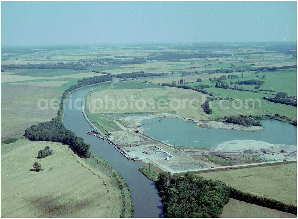 Burg from the bird's eye view: 30.06.2004; Blick auf den Elbe - Havelkanal zwischen Zerben und Burg, vorbei an Ihleburg und Parchau