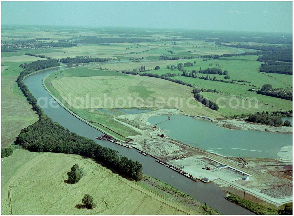 Burg from above - 30.06.2004; Blick auf den Elbe - Havelkanal zwischen Zerben und Burg, vorbei an Ihleburg und Parchau