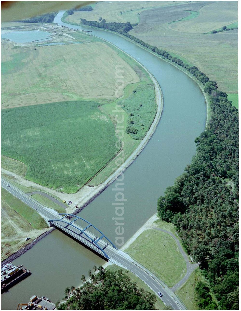 Burg from above - 30.06.2004; Blick auf den Elbe - Havelkanal zwischen Zerben und Burg, vorbei an Ihleburg und Parchau