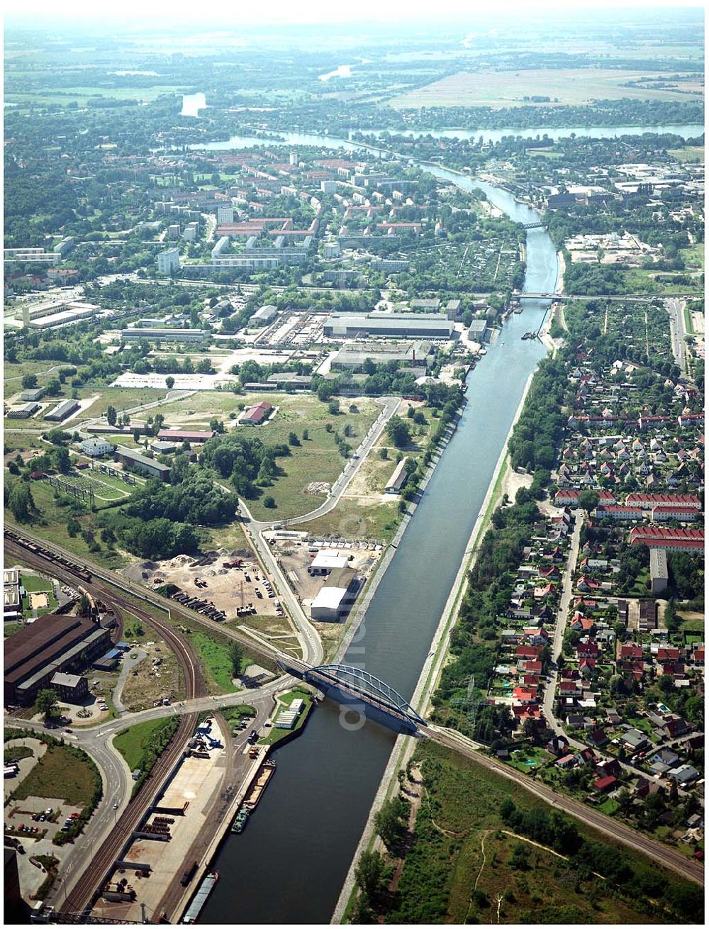 Brandenburg from the bird's eye view: 30.07.2004, Blick auf den Elbe-Havelkanal in Brandenburg