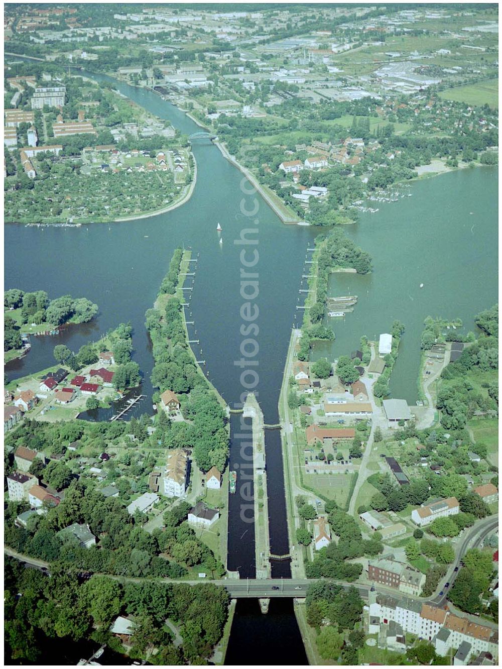 Brandenburg from above - 30.07.2004, Blick auf die Schleuse in Brandenburg im Elbe - Havel Kanal