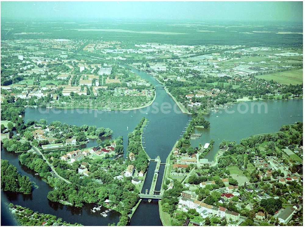 Brandenburg from above - 30.07.2004, Blick auf die Schleuse in Brandenburg im Elbe - Havel Kanal