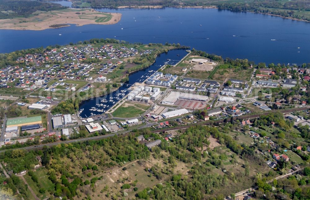 Aerial photograph Werder (Havel) - View on the Riva-Werder Havelterrassen in Werder (Havel) in the state Brandenburg. In the project of the ANTAN RECONA object company at the large Zernsee Condos and a senior residence will be built