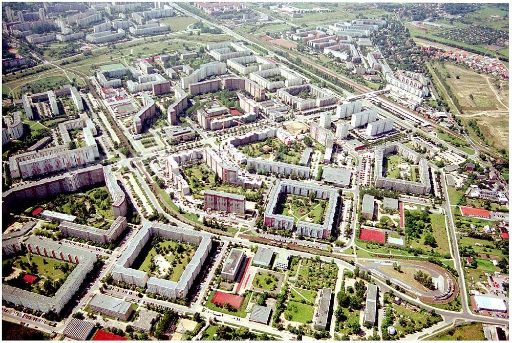 Berlin-Marzahn from above - Blick auf Abrißbaustellen in der Wohnsiedlung Havemannstraße - Rosenbecker Straße / Eichhorster Straße in Berlin-Marzahn / Ahrensfelde. Ein Projekt der DEGEWO / WBG Marzahn. Baufirmen: