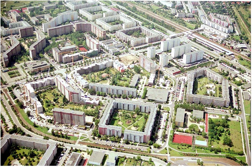 Berlin-Marzahn from the bird's eye view: Blick auf Abrißbaustellen in der Wohnsiedlung Havemannstraße - Rosenbecker Straße / Eichhorster Straße in Berlin-Marzahn / Ahrensfelde. Ein Projekt der DEGEWO / WBG Marzahn. Baufirmen: