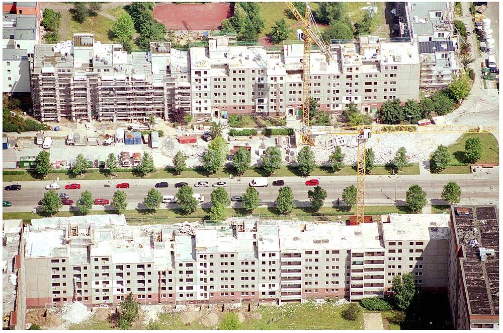 Aerial image Berlin-Marzahn - Blick auf Abrißbaustellen in der Wohnsiedlung Havemannstraße - Rosenbecker Straße / Eichhorster Straße in Berlin-Marzahn / Ahrensfelde. Ein Projekt der DEGEWO / WBG Marzahn. Baufirmen: