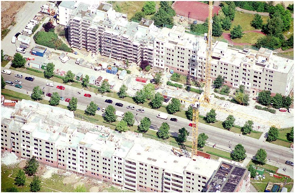 Berlin-Marzahn from above - Blick auf Abrißbaustellen in der Wohnsiedlung Havemannstraße - Rosenbecker Straße / Eichhorster Straße in Berlin-Marzahn / Ahrensfelde. Ein Projekt der DEGEWO / WBG Marzahn. Baufirmen: