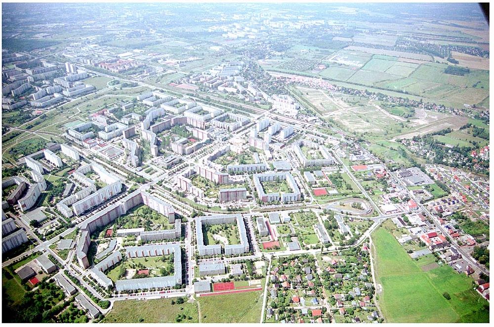 Berlin-Marzahn from above - Blick auf Abrißbaustellen in der Wohnsiedlung Havemannstraße - Rosenbecker Straße / Eichhorster Straße in Berlin-Marzahn / Ahrensfelde. Ein Projekt der DEGEWO / WBG Marzahn. Baufirmen: