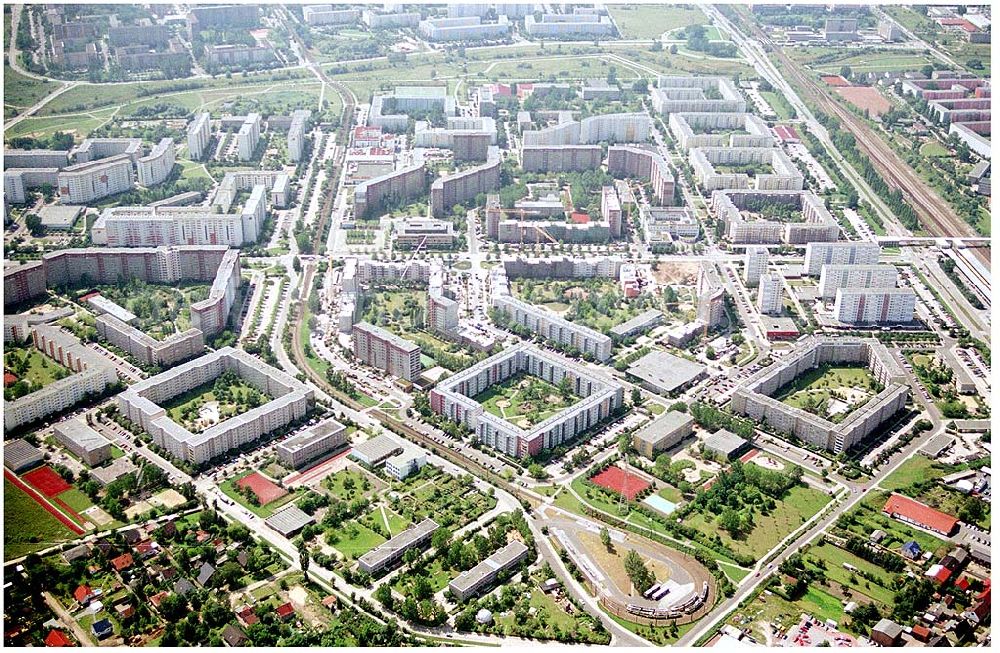 Aerial image Berlin-Marzahn - Blick auf Abrißbaustellen in der Wohnsiedlung Havemannstraße - Rosenbecker Straße / Eichhorster Straße in Berlin-Marzahn / Ahrensfelde. Ein Projekt der DEGEWO / WBG Marzahn. Baufirmen: