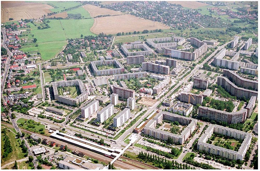 Berlin-Marzahn from above - Blick auf Abrißbaustellen in der Wohnsiedlung Havemannstraße - Rosenbecker Straße / Eichhorster Straße in Berlin-Marzahn / Ahrensfelde. Ein Projekt der DEGEWO / WBG Marzahn. Baufirmen: