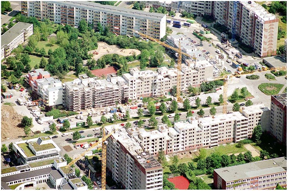 Aerial image Berlin-Marzahn - Blick auf Abrißbaustellen in der Wohnsiedlung Havemannstraße - Rosenbecker Straße / Eichhorster Straße in Berlin-Marzahn / Ahrensfelde. Ein Projekt der DEGEWO / WBG Marzahn. Baufirmen: