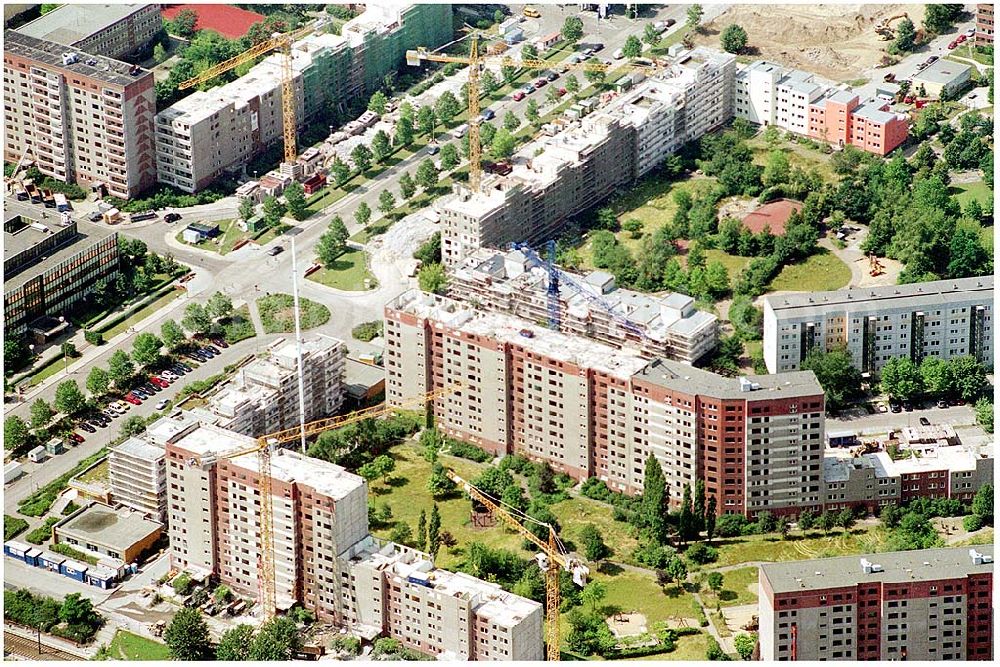 Berlin-Marzahn from the bird's eye view: Blick auf Abrißbaustellen in der Wohnsiedlung Havemannstraße - Rosenbecker Straße / Eichhorster Straße in Berlin-Marzahn / Ahrensfelde. Ein Projekt der DEGEWO / WBG Marzahn. Baufirmen: