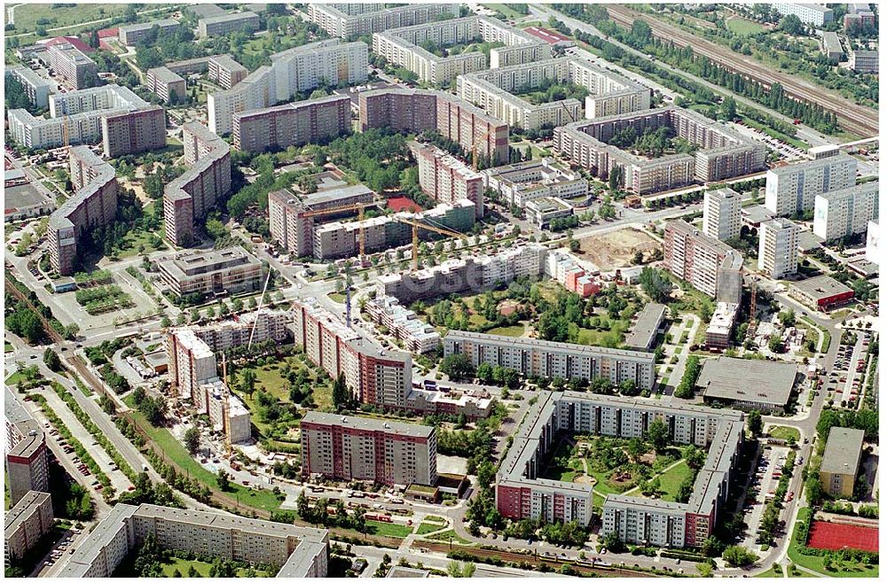 Berlin-Marzahn from above - Blick auf Abrißbaustellen in der Wohnsiedlung Havemannstraße - Rosenbecker Straße / Eichhorster Straße in Berlin-Marzahn / Ahrensfelde. Ein Projekt der DEGEWO / WBG Marzahn. Baufirmen: