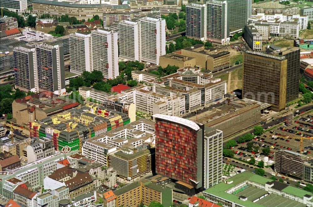 Berlin from the bird's eye view: The Skyline of the city limits of Berlin-Mitte and Berlin-Kreuzberg is characterized by high-rise buildings in Leipziger Strasse, the Springer building and skyscraper in GSW Immobilien AG