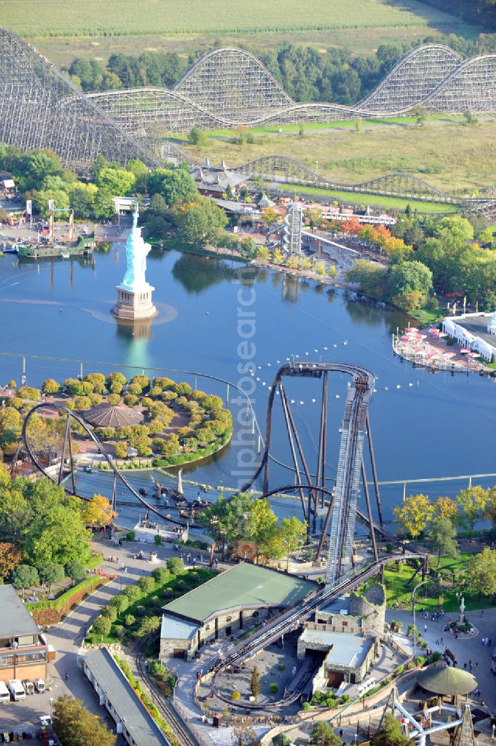 Aerial image Soltau - Der Heide-Park bei Soltau in Niedersachsen ist einer der größten deutschen Freizeitparks. Zu sehen ist die Achterbahn Krake, Deutschlands erster dive coaster. The Heide-Park in Soltau, Lower Saxony, is one of the biggest fun parks in Germany. There is the roller coaster Krake, the first dive coaster in Germany.