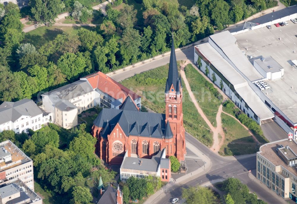 Aerial photograph Frankfurt (Oder) - View of the Catholic Church of the Holy Cross and Queen of the Holy Rosary at the Franz Mehring Strasse. The blessing of the church was in 1899. It was the first public building in Frankfurt, which was fully equipped with electric light