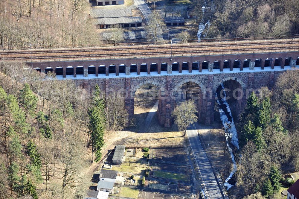 Aerial image Waldheim - Das Heiligenborner Viadukt über der Mittweidaer Straße in Waldheim. Die Eisenbahnbrücke wurde Mitte des neunzehnten Jahrhunderts erbaut. The Heiligenborner Viaduct over the Mittweidaer Strasse in Waldheim.