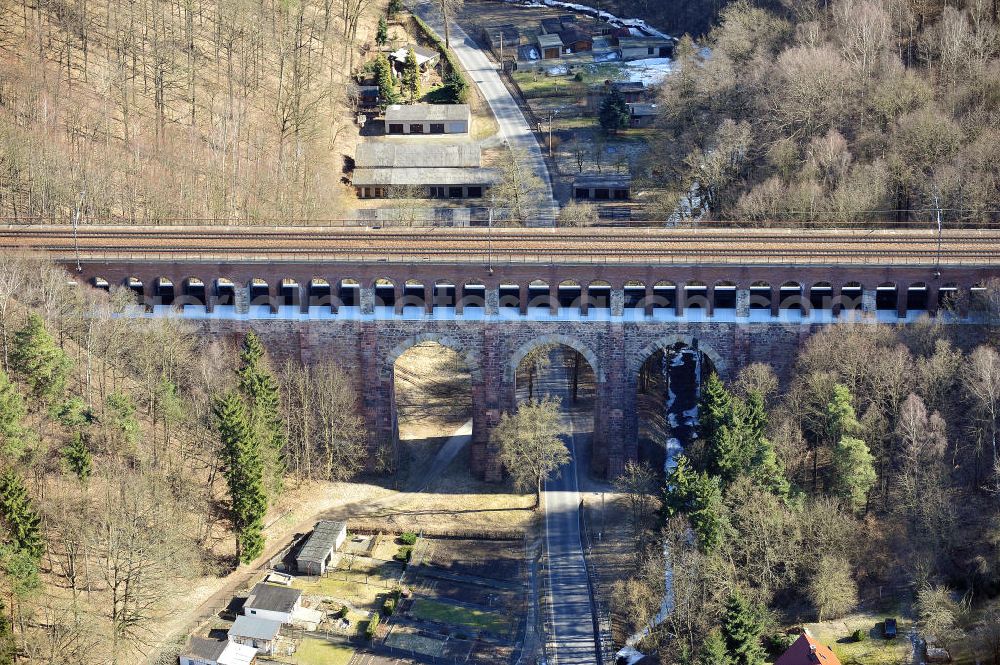 Aerial photograph Waldheim - Das Heiligenborner Viadukt über der Mittweidaer Straße in Waldheim. Die Eisenbahnbrücke wurde Mitte des neunzehnten Jahrhunderts erbaut. The Heiligenborner Viaduct over the Mittweidaer Strasse in Waldheim.