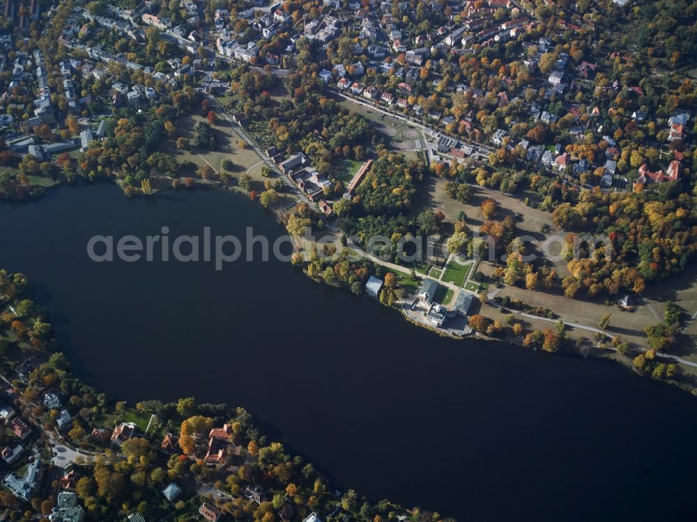 Aerial photograph Potsdam - View of the lake Heiliger See in Potsdam in the state Brandenburg