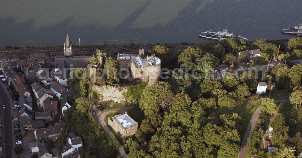 Aerial photograph Niederheimbach - Die Heimburg, auch Burg Hohneck oder Hoheneck oberhalb von Niederheimbach. Die mittelalterliche Burg wurde im 13. Jahrhundert erbaut ist Teil des UNESCO-Welterbes Oberes Mittelrheintal. The Heimburg, also called Castle Hohneck or Hoheneck above Niederheimbach. The medieval castle was built in the 13th Century and is part of the UNESCO World Heritage Upper Middle Rhine Valley.