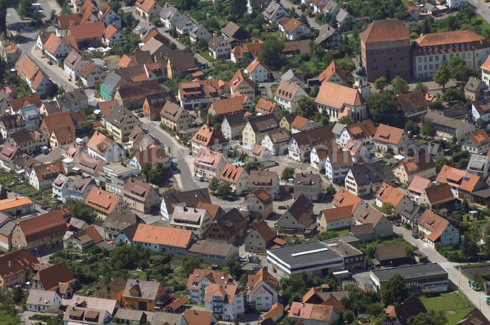 Heimsheim from the bird's eye view: Blick auf Heimsheim mit Kirche, Graevenitz´sches Schloss und Schleglerkasten. Die Erbauung des Schleglerkasten fällt in die Zeit um 1415. Man ließ es 1729/30 von einem italienischen Baumeister auf den Resten einer alten Burg errichten.