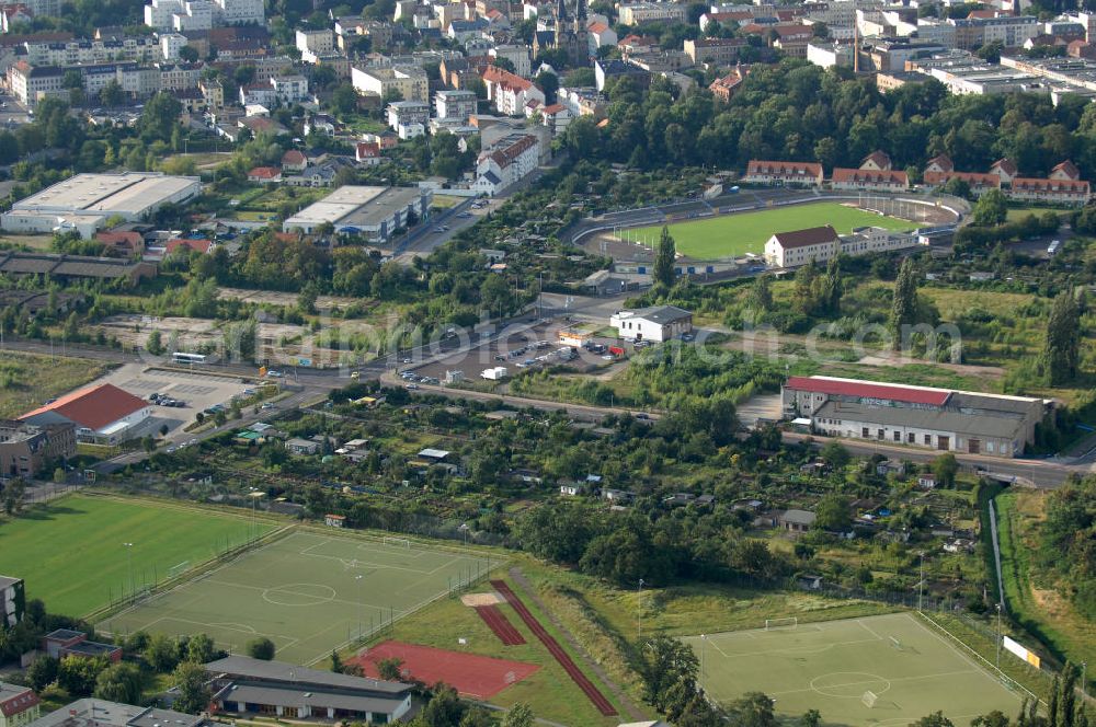 Magdeburg from above - Blick über Sportplätze und einer Kleingarten-Siedlung auf das Heinrich-Germer-Stadion im Stadtteil Sudenburg. Das Stadion an der Salzmannstraße wurde 1920 erbaut und hat eine Kapazität von 4990 Plätzen. Nutzende Verein sind der Magdeburger FFC, der MSV 90 Preussen und das American Football-Team Magdeburg Virgin Guards. Kontakt: Salzmannstraße 34, 39112 Magdeburg, Tel. +49(0)391 6224123, Platzvergabe: Tel. +49(0)391 5403830