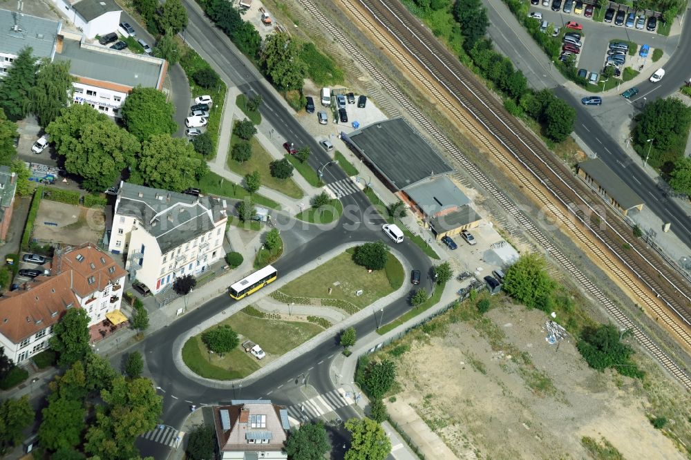 Berlin from the bird's eye view: Ensemble space Heinrich-Grueber-Platz on city train- station Kaulsdorf in Berlin