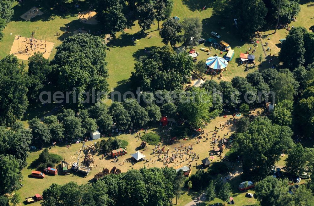 Rudolstadt from the bird's eye view: The Heinrich-Heine-Park in Rudolstadt in Thuringia is an inner-city recreation center. Old tree stands, playgrounds, park benches and walking trails for walking and active recreation. While the Music Festival TFF Rudolstadt sales and promotional stands are constructed in the park