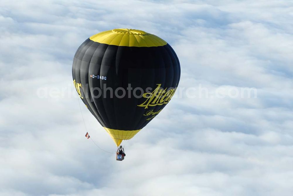 Aerial photograph Oelsnitz / Vogtland - Heissluftballon mit Altenburger- Werbung D-OABG über einer Hochnebelschicht in 6000 ft Höhe südlich von Oelsnitz.