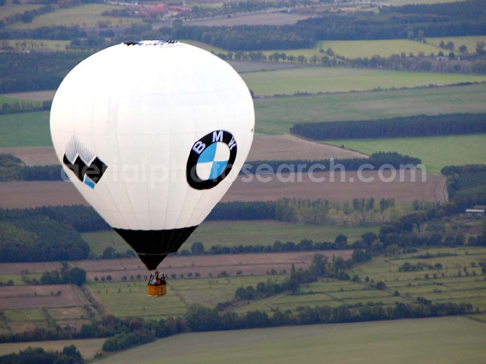 Königs Wusterhausen from above - 07.10.2004 Blick auf einen Heißluftballon der Firma BMW in der Luft über Königs Wusterhausen.