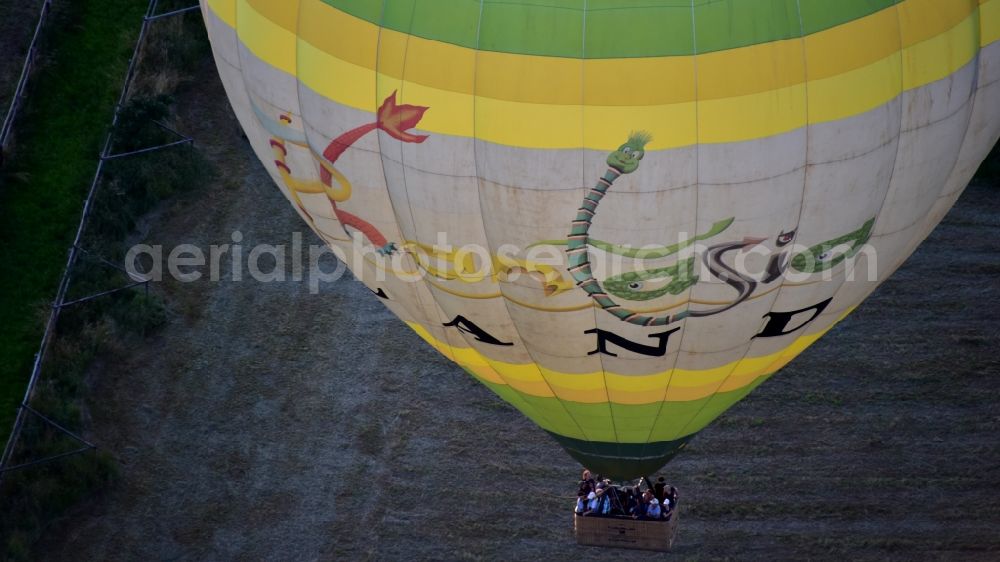 Aerial photograph Bonn - Hot air balloon in flight over the airspace of Bruchhausen (Neuwied district) in Rheinland-Pfalz, Germany