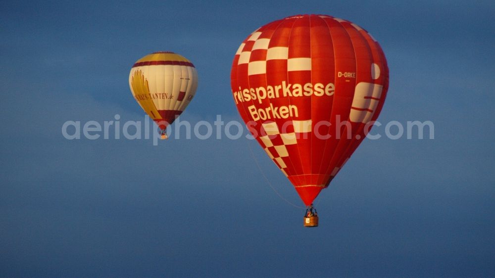 Königswinter from the bird's eye view: Hot air balloon flying over the airspace in Koenigswinter in the state North Rhine-Westphalia, Germany