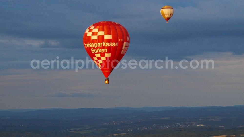 Aerial photograph Königswinter - Hot air balloon flying over the airspace in Koenigswinter in the state North Rhine-Westphalia, Germany