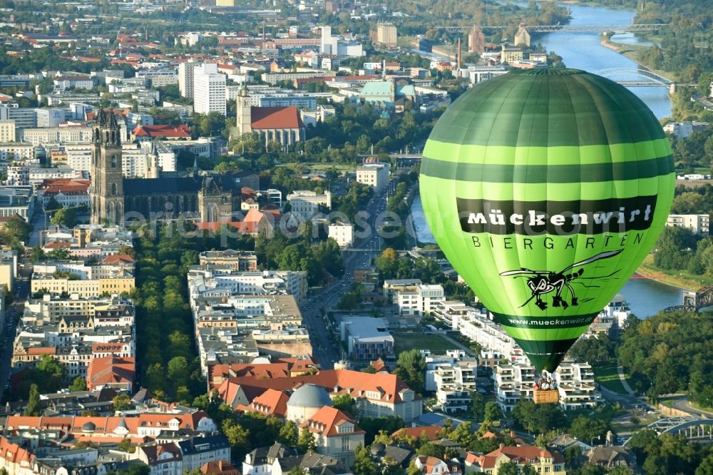 Magdeburg from the bird's eye view: Hot air balloon with of Kennung D-OEKY Mueckenwirt flying in the airspace in Magdeburg in the state Saxony-Anhalt, Germany