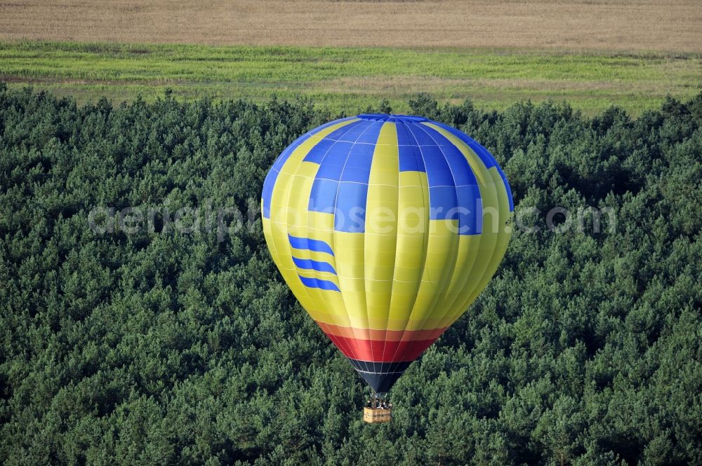 Aerial image Treuenbrietzen - Treuenbrietzen 07/23/2012 at Balloon driver Treuenbrietzen in Brandenburg. The balloon with the Kennund D-OSVD is operated by the company Skyballooning GmbH. The airline offers balloon rides in the entire state