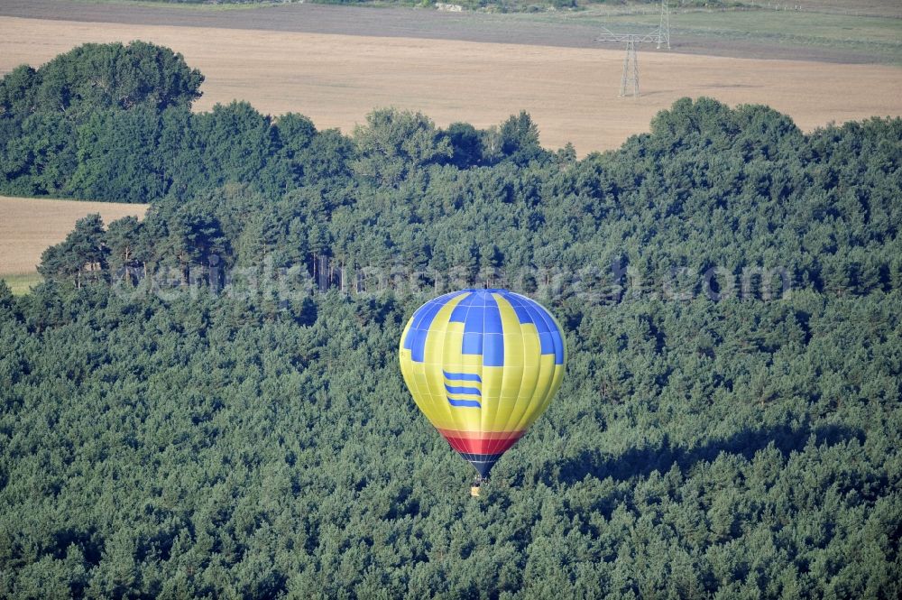 Aerial photograph Treuenbrietzen - Treuenbrietzen 07/23/2012 at Balloon driver Treuenbrietzen in Brandenburg. The balloon with the Kennund D-OSVD is operated by the company Skyballooning GmbH. The airline offers balloon rides in the entire state