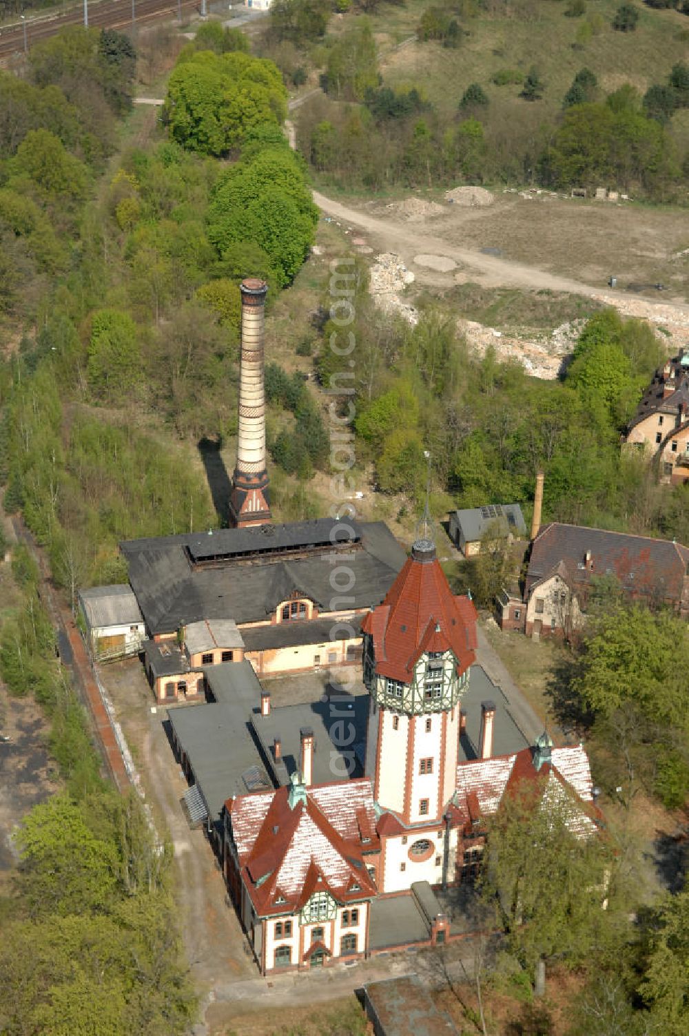 Aerial photograph Beelitz - Blick auf das Heizhaus / Maschinenhaus / Heizkraftwerk mit dem 44 Meter hohen Wasserturm auf dem Areal der Heilstätten. Von hier wurde das gesamte Gelände mit Hilfe einer Kraft-Wärme-Kopplung mit Wasser und Energie versorgt. Der Maschinensaal und der Turm wurden saniert und ist heute ein technisches Denkmal.