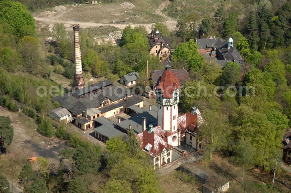 Beelitz from above - Blick auf das Heizhaus / Maschinenhaus / Heizkraftwerk mit dem 44 Meter hohen Wasserturm auf dem Areal der Heilstätten. Von hier wurde das gesamte Gelände mit Hilfe einer Kraft-Wärme-Kopplung mit Wasser und Energie versorgt. Der Maschinensaal und der Turm wurden saniert und ist heute ein technisches Denkmal.