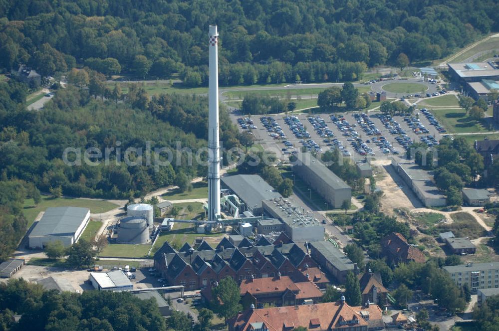 Aerial photograph Berlin - Blick auf das Heizkraftwerk in Berlin-Buch. Das 1974 erstmals in Betrieb genommene kleinste Berliner Kraftwerk läuft nach dem Prinzip der Kraft-Wärme-Kopplung und wird durch die Vattenfall AG betrieben.