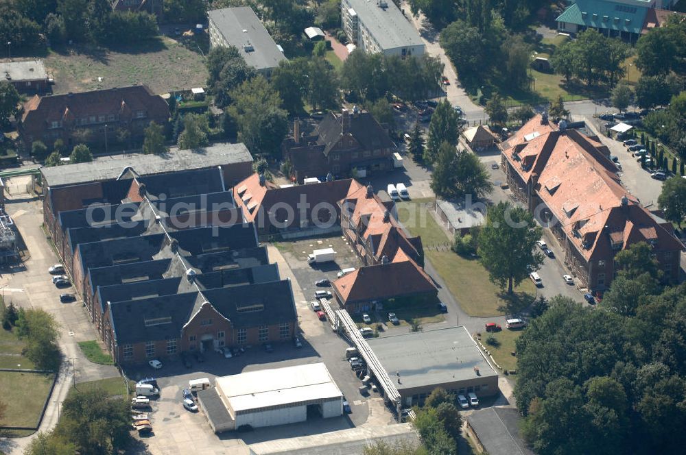 Aerial image Berlin - Blick auf das Heizkraftwerk in Berlin-Buch. Das 1974 erstmals in Betrieb genommene kleinste Berliner Kraftwerk läuft nach dem Prinzip der Kraft-Wärme-Kopplung und wird durch die Vattenfall AG betrieben.