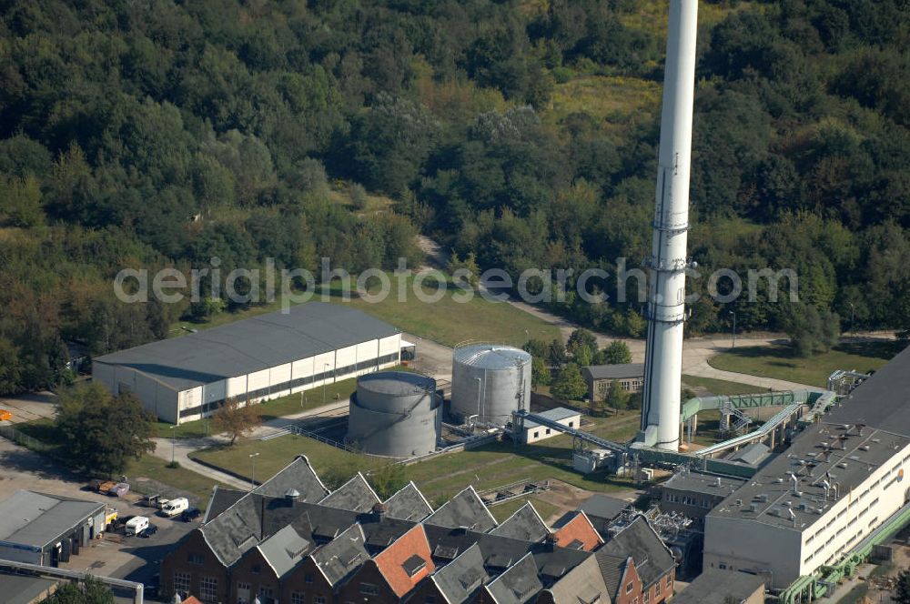 Berlin from above - Blick auf das Heizkraftwerk in Berlin-Buch. Das 1974 erstmals in Betrieb genommene kleinste Berliner Kraftwerk läuft nach dem Prinzip der Kraft-Wärme-Kopplung und wird durch die Vattenfall AG betrieben.